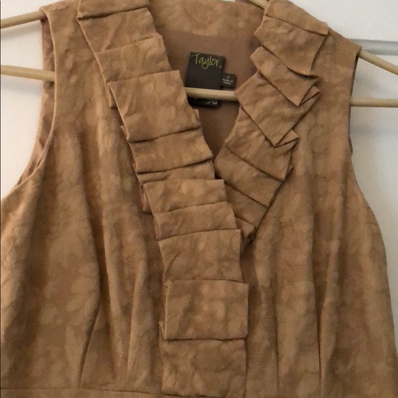 💕SALE💕 Very cute dress! Size 2 - Picture 2 of 6